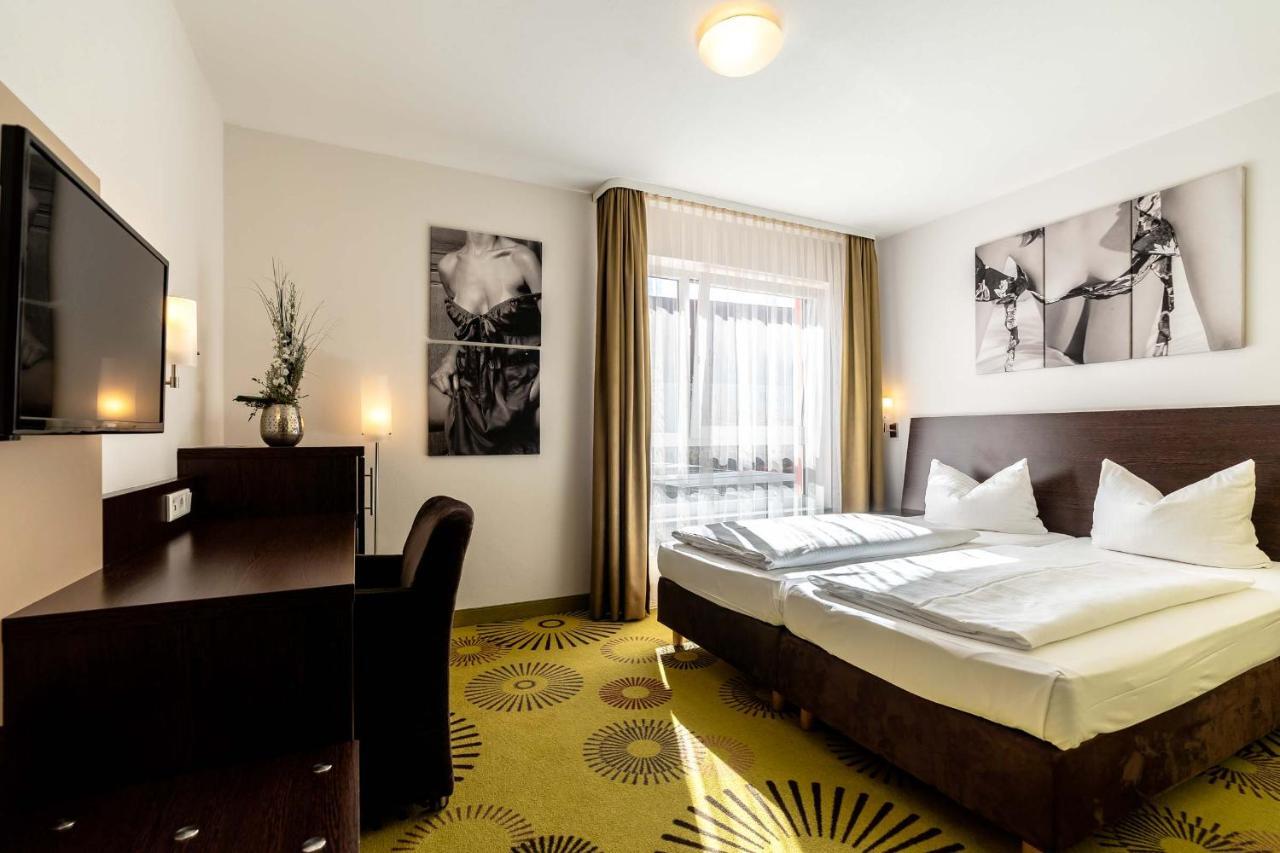 Altstadthotel Guesthouse Die Galerie อินโกลชตัดต์ ภายนอก รูปภาพ