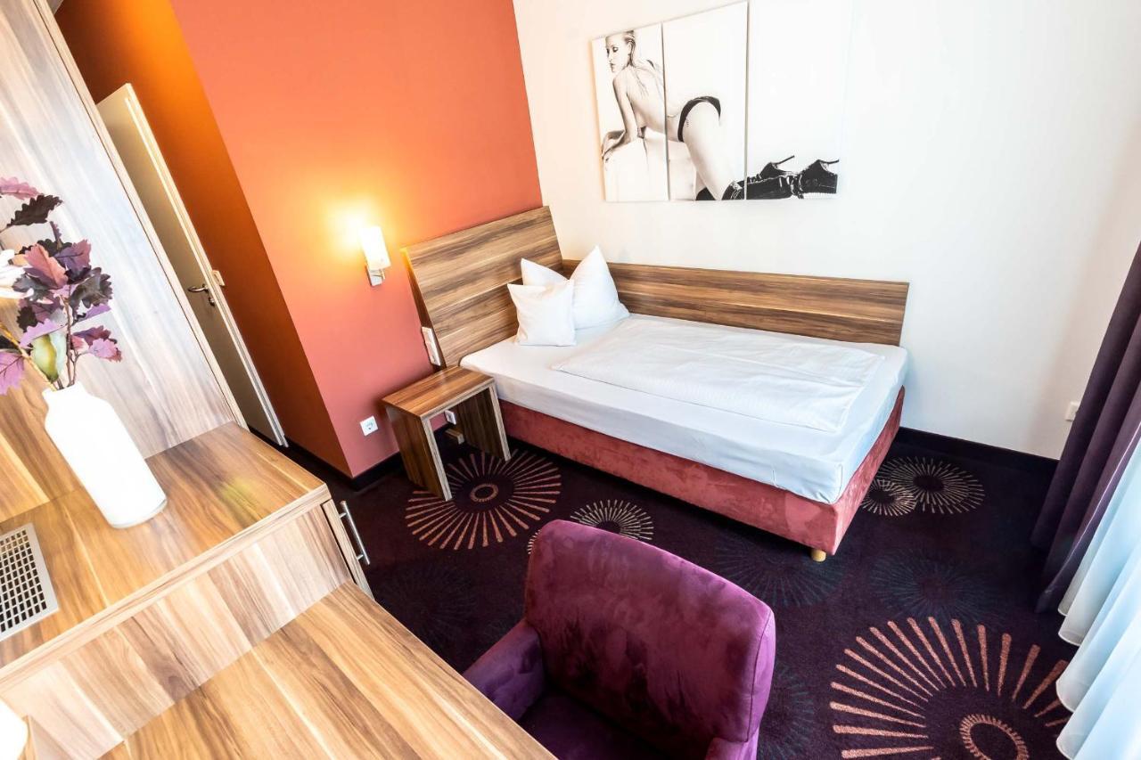 Altstadthotel Guesthouse Die Galerie อินโกลชตัดต์ ภายนอก รูปภาพ