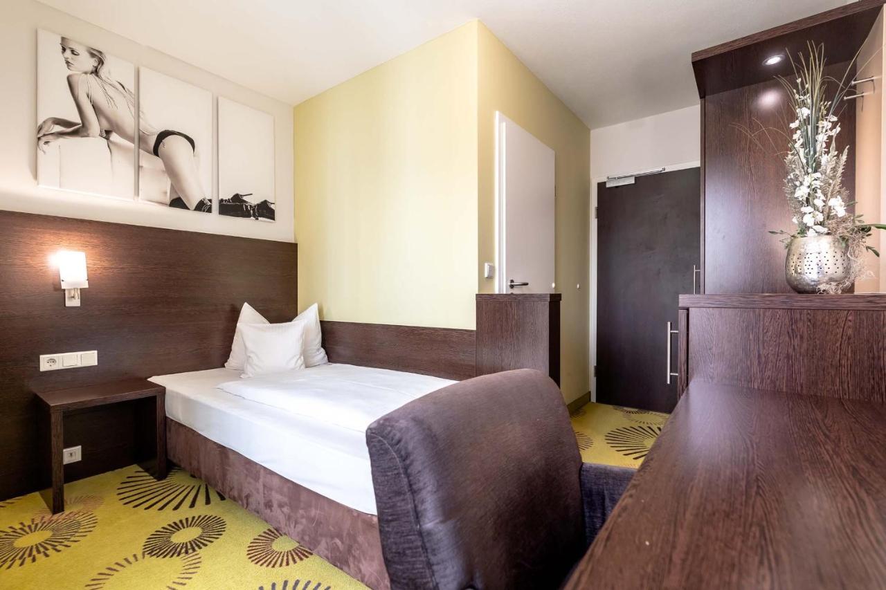 Altstadthotel Guesthouse Die Galerie อินโกลชตัดต์ ภายนอก รูปภาพ